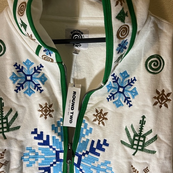 LRG x Round Two Mens Embroidered White Snowflake Hoodie - Picture 4 of 4